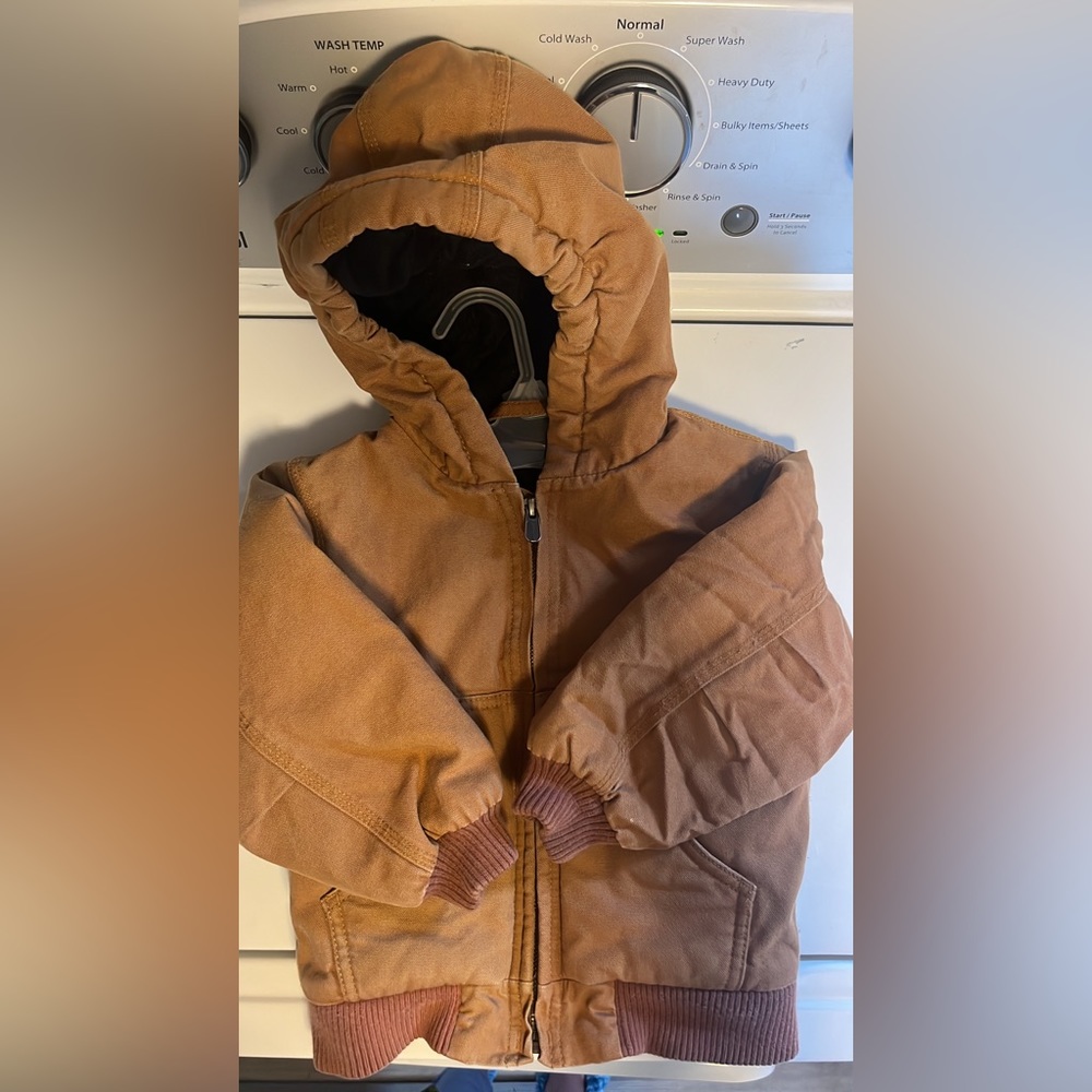Carhartt coat size 3t.
